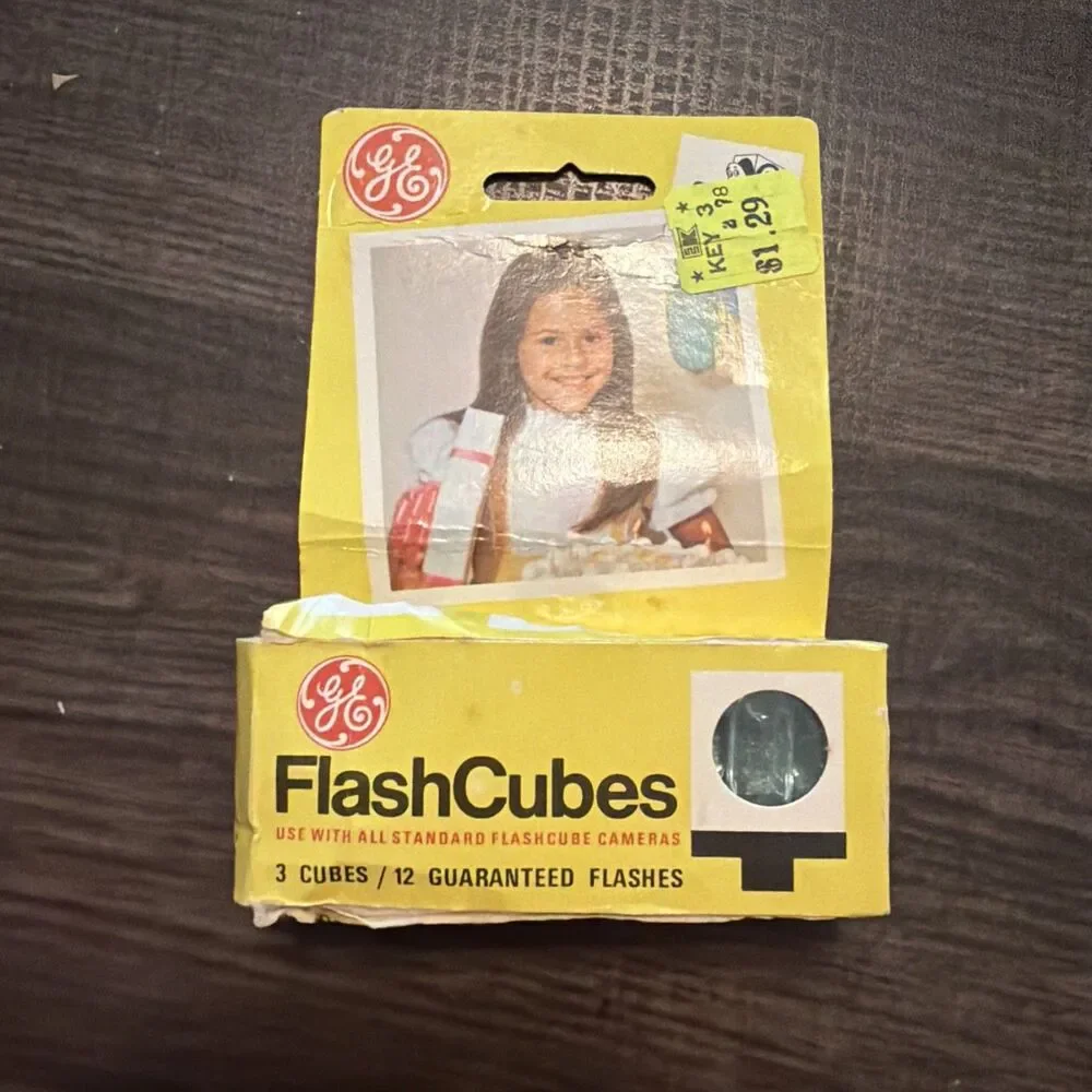 General Electric Vintage Box of Flashcubes 2 Cubes 6 Flashes. Original Packaging
